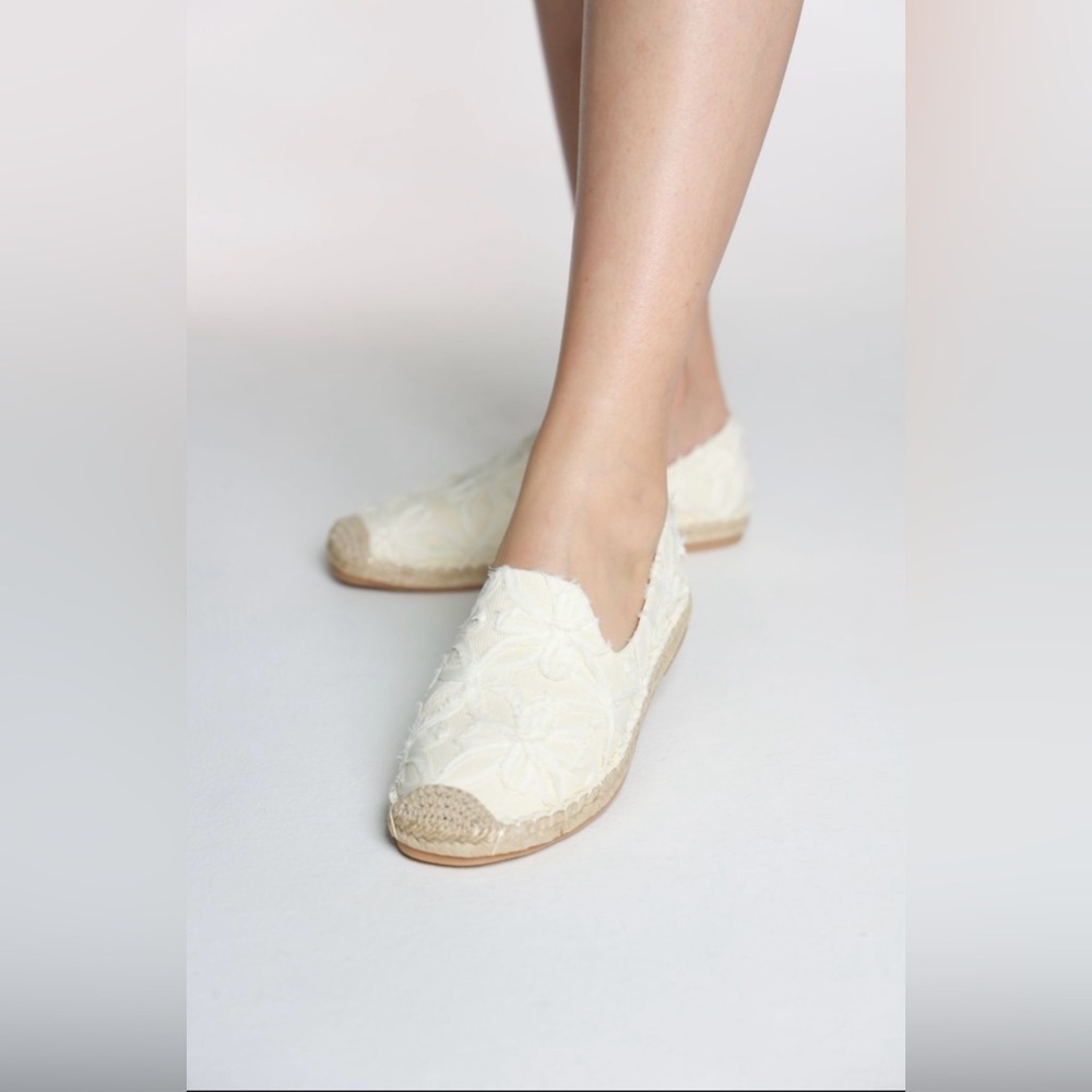 Elegant White Floral Espadrilles